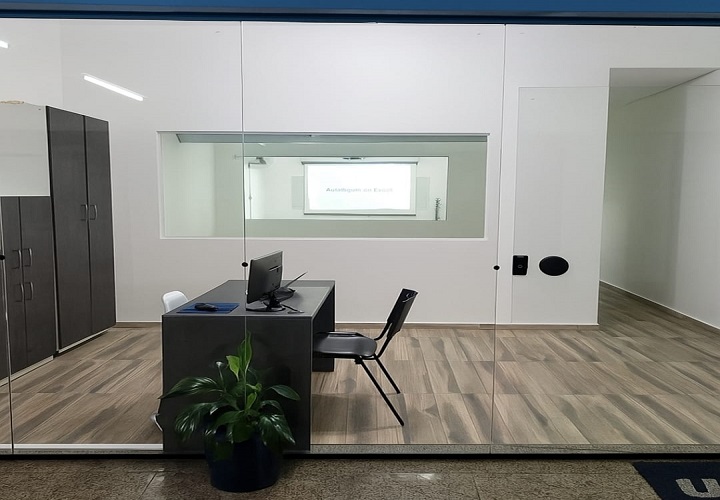 Sala no Comercial Center