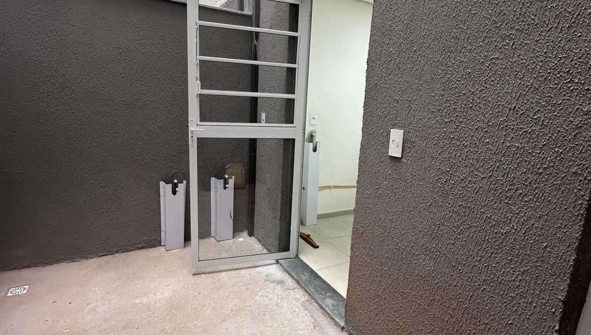 WhatsApp Image 2025-10-08 at 17.16.00 (2)