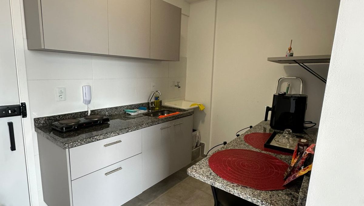 ce7eb185-b9a1-4c9b-8d33-cc1777e1afbf