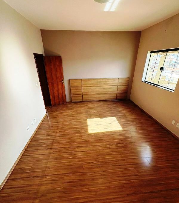 WhatsApp Image 2025-12-12 at 15.39.35 (1)