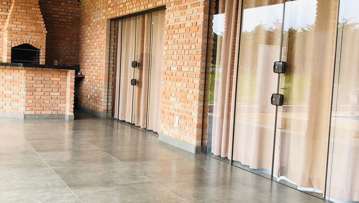 8f77c680-c893-4cfe-813b-d8dfa48ad753