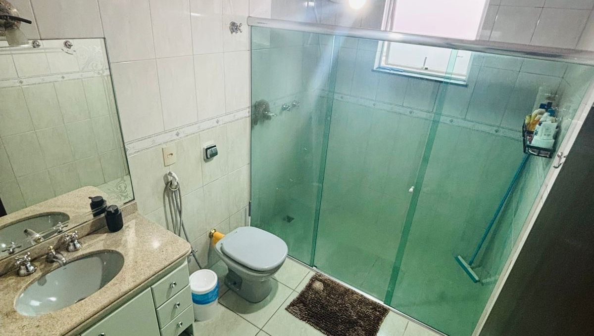 18BC9DE1-DFEB-458D-8104-3F512EB25B17