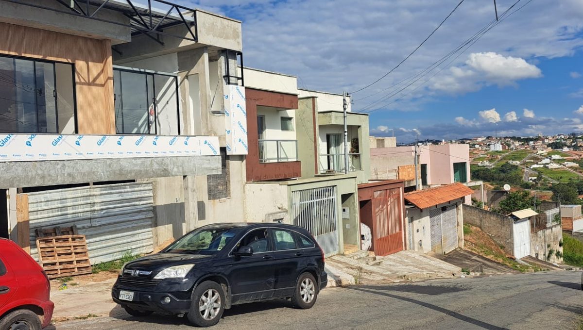 a0022e40-2e07-463f-bcd7-466d890edf0d